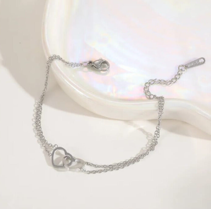 Pulsera de corazones cruzados en color plata en acero inoxidable 304 y chapado en oro de 18 de