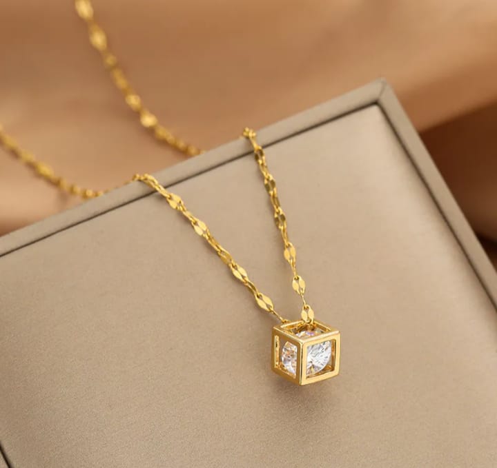 Cadena con colgante de acero inoxidable 304 con enchape de oro de 18 k