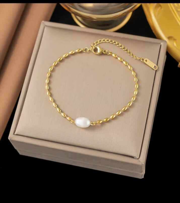 Pulsera elegante de acero inoxidable 304 con enchape de oro de 18 k motivo de perla de imitación