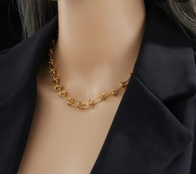 Collar estilo geométrico en acero inoxidable 304 enchapado en oro de 18 k