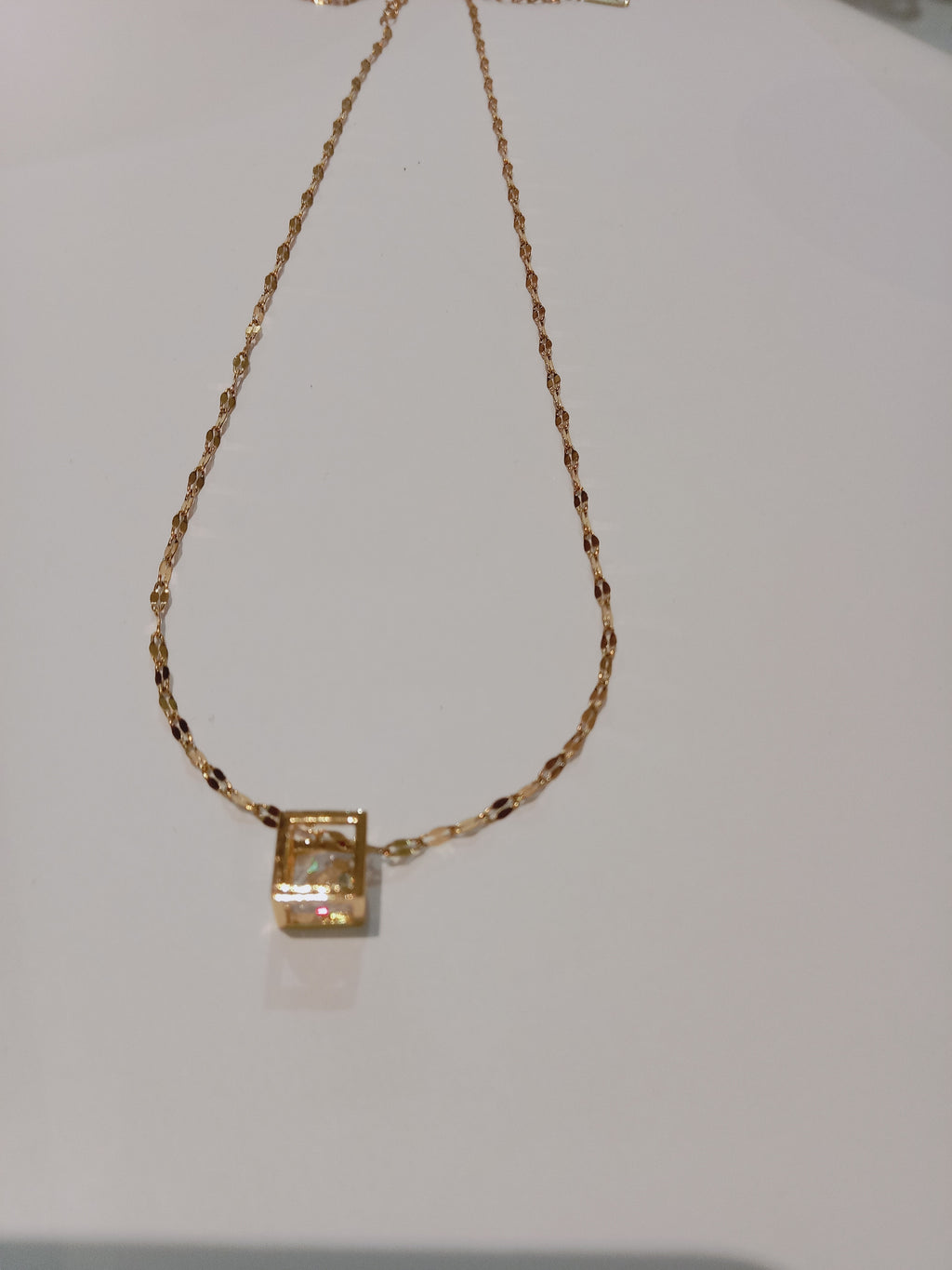 Cadena con colgante de acero inoxidable 304 con enchape de oro de 18 k