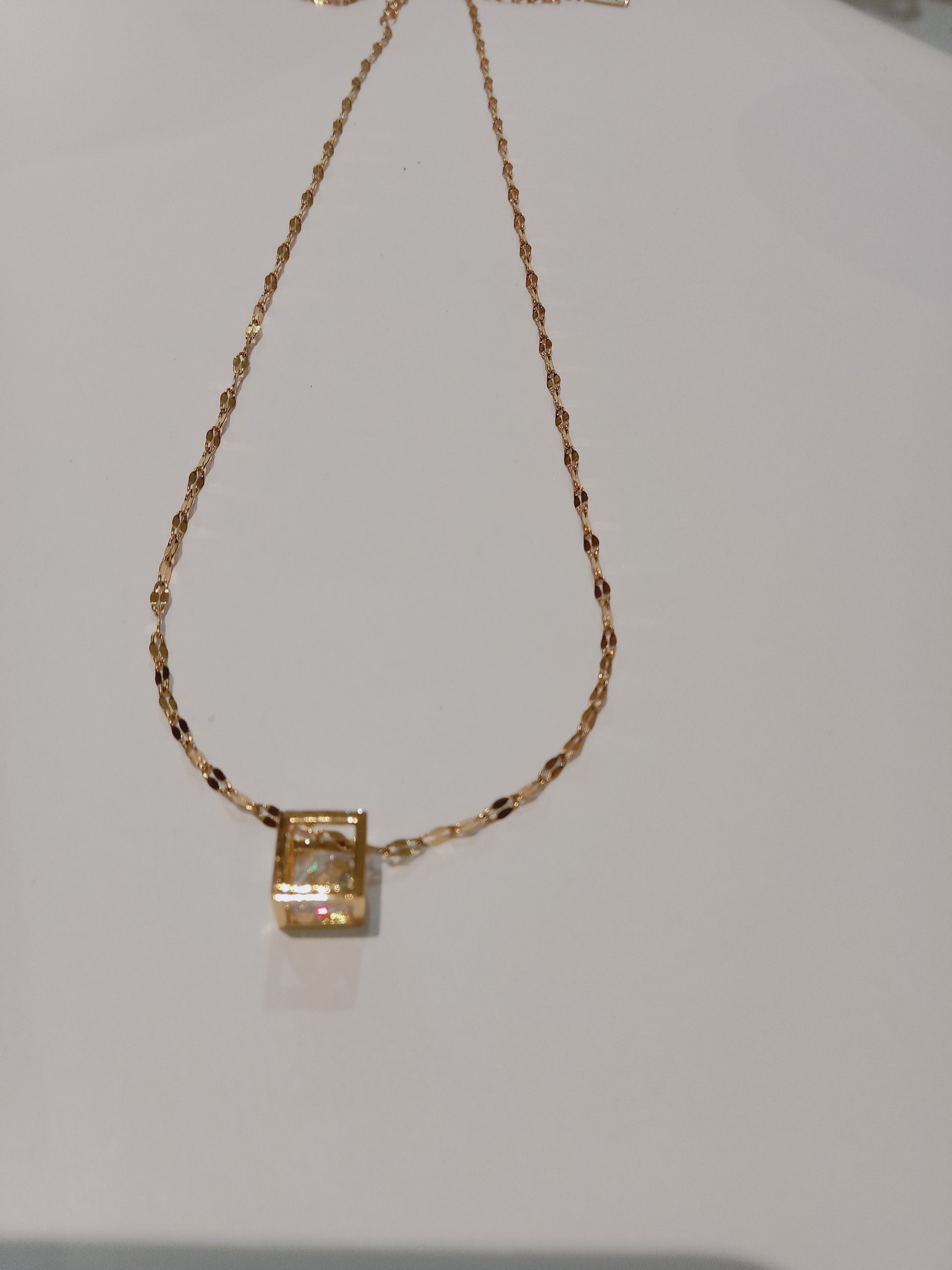 Cadena con colgante de acero inoxidable 304 con enchape de oro de 18 k