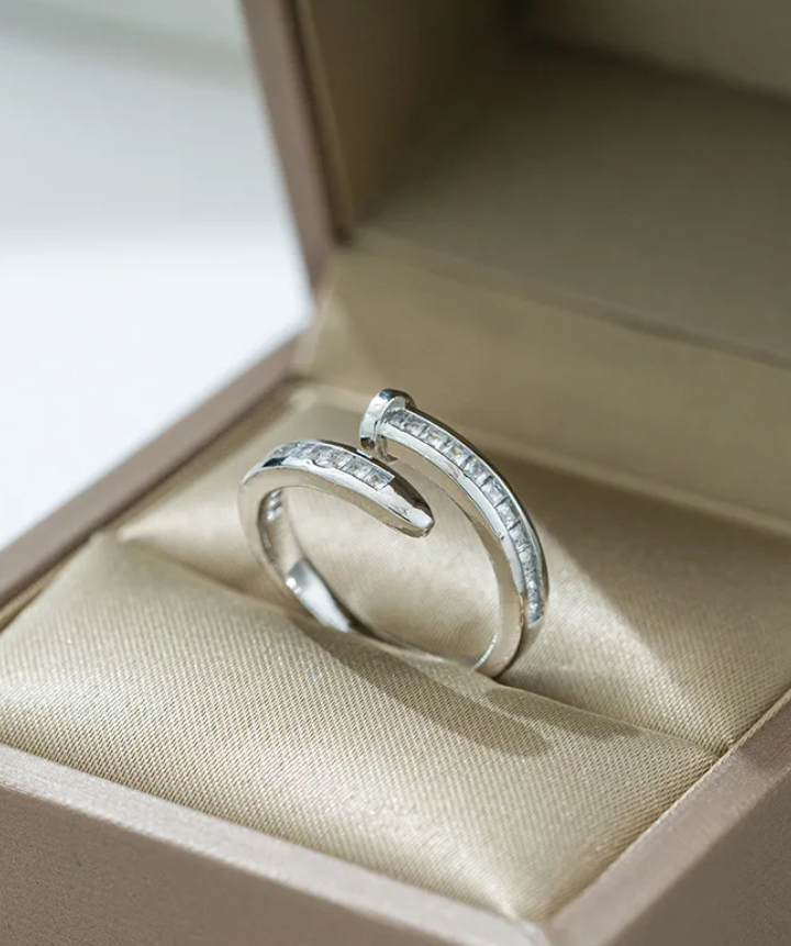 Anillo adiamantado en circón de cobre chapado en oro de 18 k  plateado